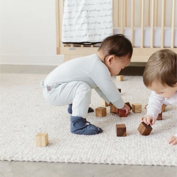 Goumi Baby Booties Size 0-3 Months Stay On Boot Organic Bamboo Midnight Black - Picture 3 of 5